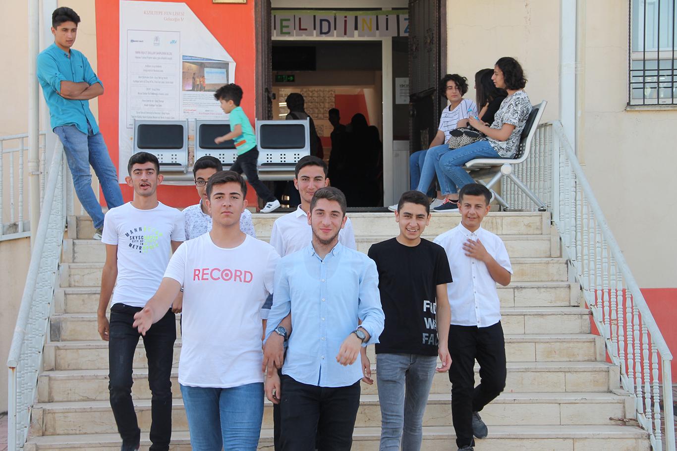 Mardin'de 250 bin öğrenci karne heyecanı yaşadı